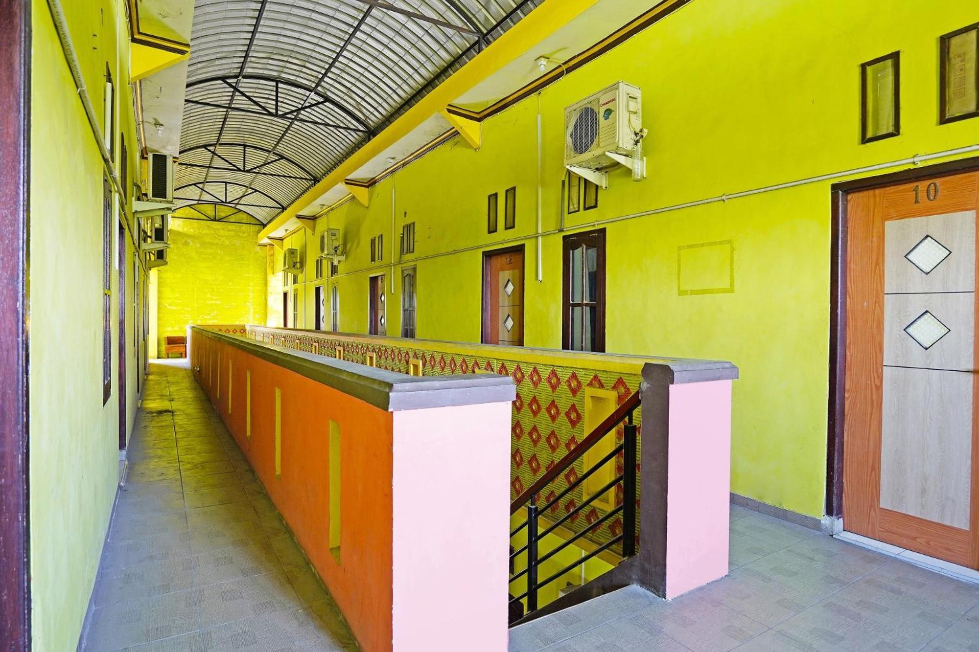 Oyo 91583 D'Cost Green Syariah Brebek ภายนอก รูปภาพ
