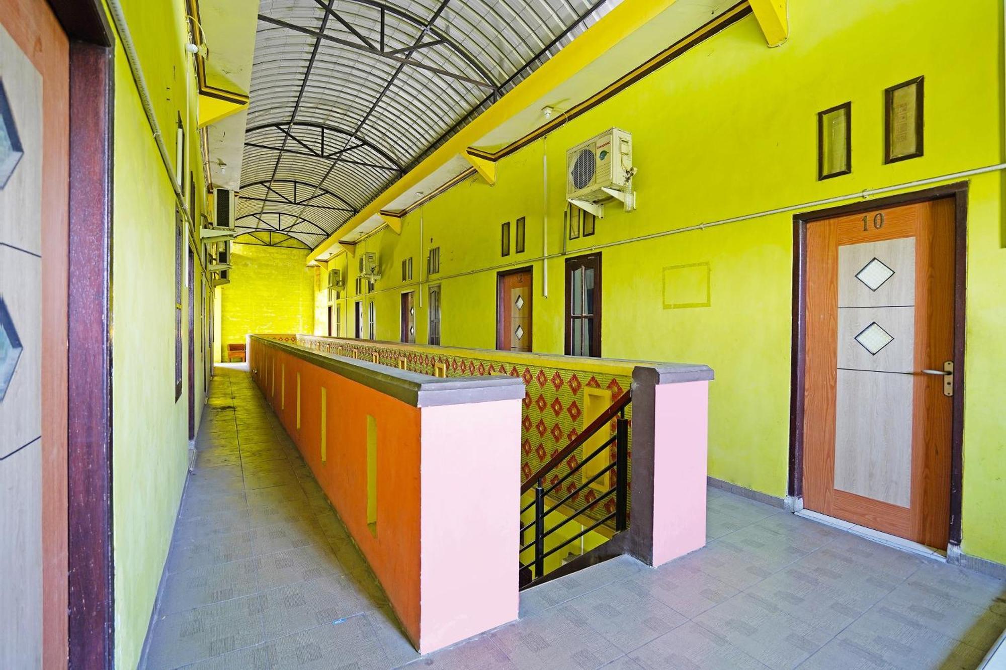 Oyo 91583 D'Cost Green Syariah Brebek ภายนอก รูปภาพ